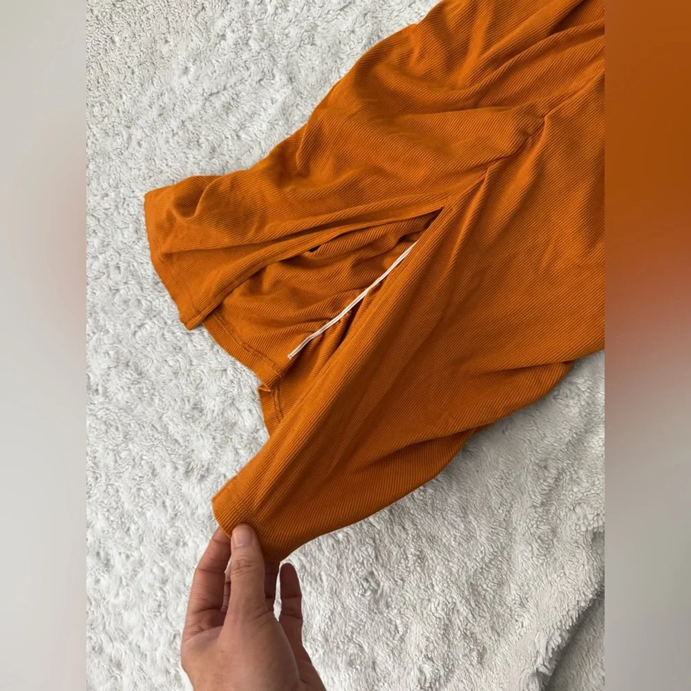 NWOT- WALTER BAKER Kody Ruched Midi Skirt In Rust